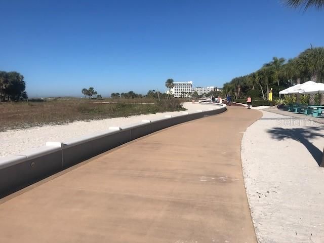 For Sale: $360,000 (1 beds, 1 baths, 684 Square Feet)