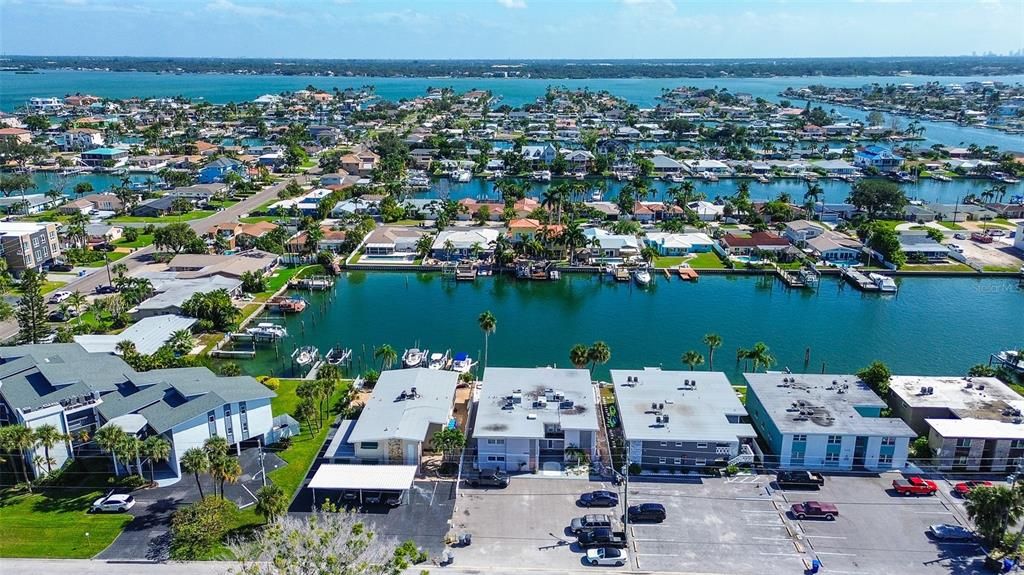 For Sale: $360,000 (1 beds, 1 baths, 684 Square Feet)