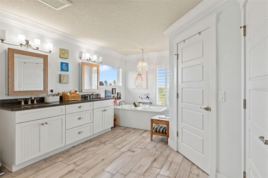 待售: $1,095,000 (4 贝兹, 2 浴室, 2721 平方英尺)