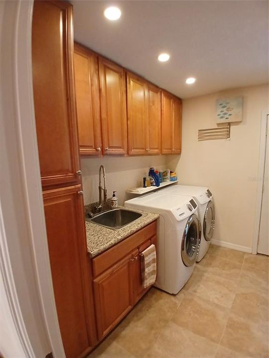 En Venta: $1,175,000 (4 camas, 4 baños, 4910 Pies cuadrados)