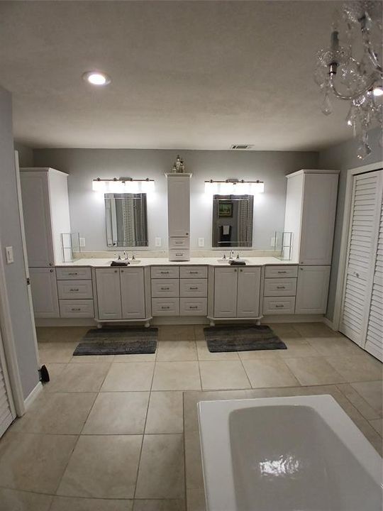 En Venta: $1,175,000 (4 camas, 4 baños, 4910 Pies cuadrados)