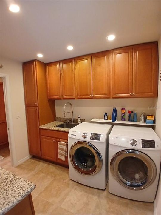 En Venta: $1,175,000 (4 camas, 4 baños, 4910 Pies cuadrados)