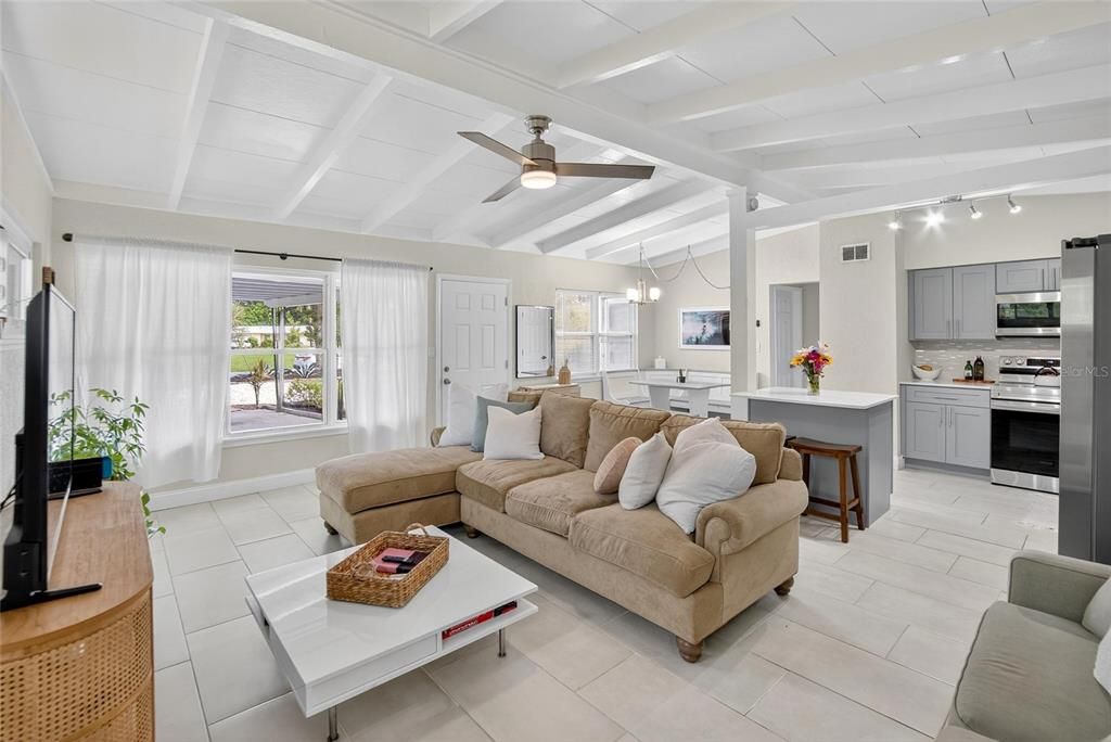 For Rent: $2,500 (3 beds, 2 baths, 1125 Square Feet)