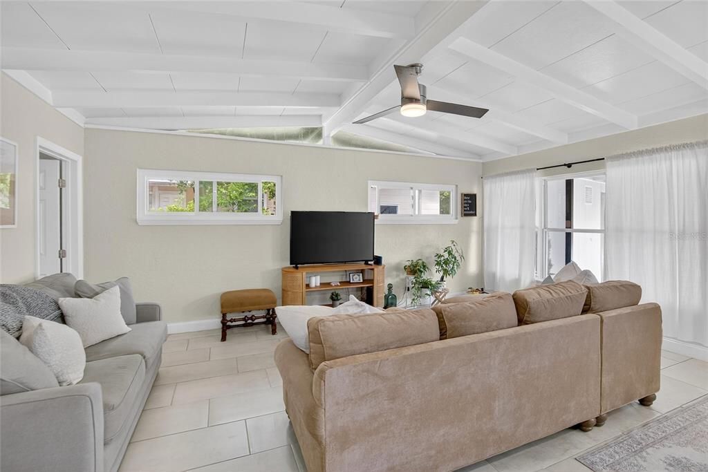 For Rent: $2,500 (3 beds, 2 baths, 1125 Square Feet)