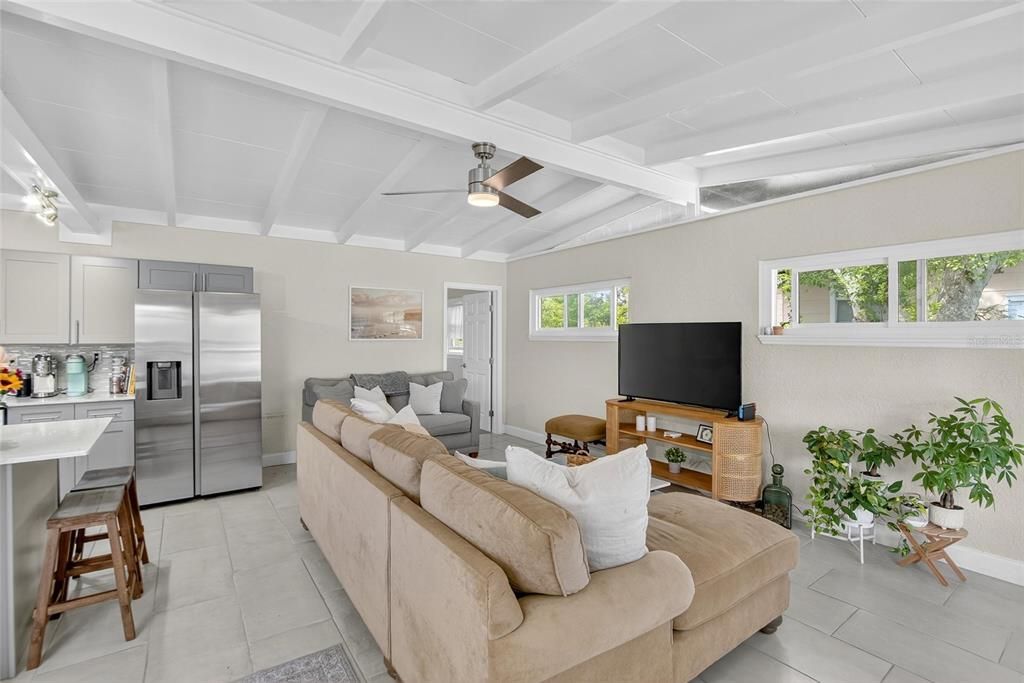 For Rent: $2,500 (3 beds, 2 baths, 1125 Square Feet)