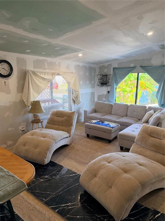 На продажу: $210,000 (2 спален, 2 ванн, 1056 Квадратных фут)