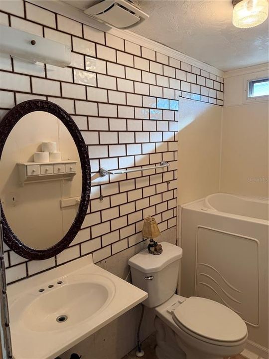 На продажу: $210,000 (2 спален, 2 ванн, 1056 Квадратных фут)