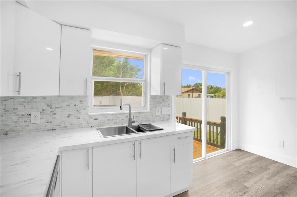 出租: $2,000 (3 贝兹, 2 浴室, 1120 平方英尺)