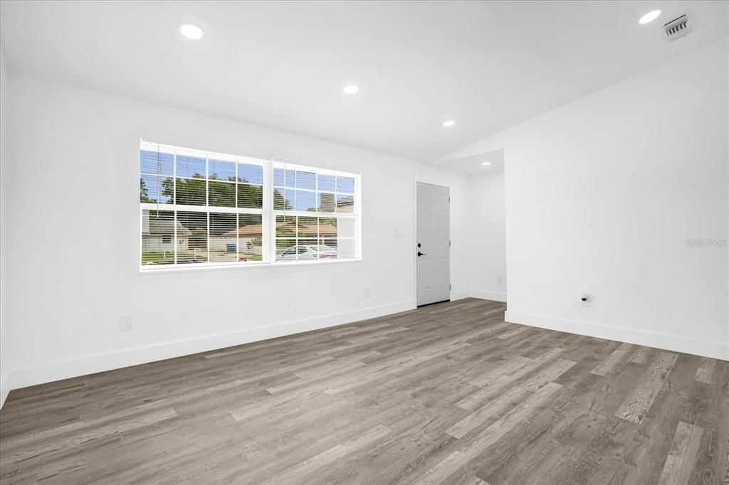 出租: $2,000 (3 贝兹, 2 浴室, 1120 平方英尺)