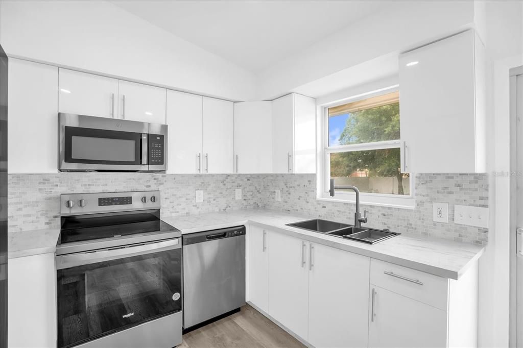 出租: $2,000 (3 贝兹, 2 浴室, 1120 平方英尺)