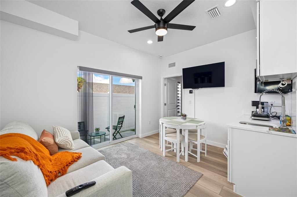 Activo con contrato: $2,000 (1 camas, 1 baños, 400 Pies cuadrados)