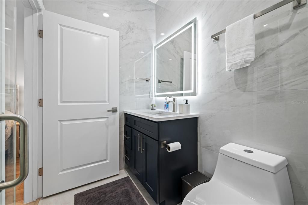 Activo con contrato: $2,000 (1 camas, 1 baños, 400 Pies cuadrados)