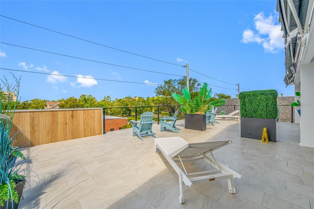 Activo con contrato: $2,000 (1 camas, 1 baños, 400 Pies cuadrados)