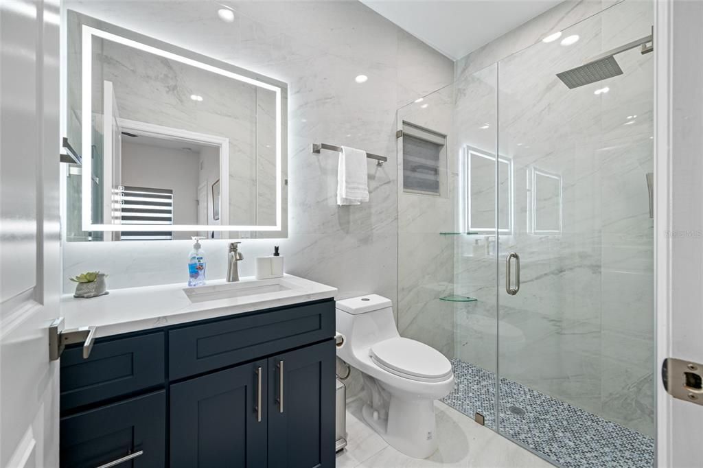 Activo con contrato: $2,000 (1 camas, 1 baños, 400 Pies cuadrados)