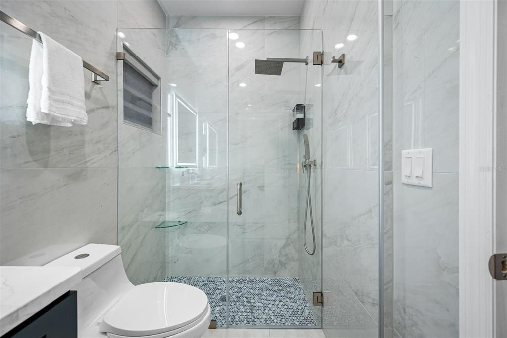 Activo con contrato: $2,000 (1 camas, 1 baños, 400 Pies cuadrados)