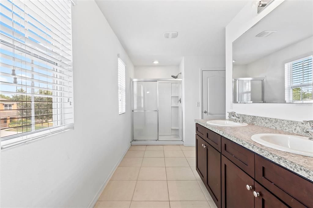 For Sale: $365,000 (4 beds, 2 baths, 2487 Square Feet)