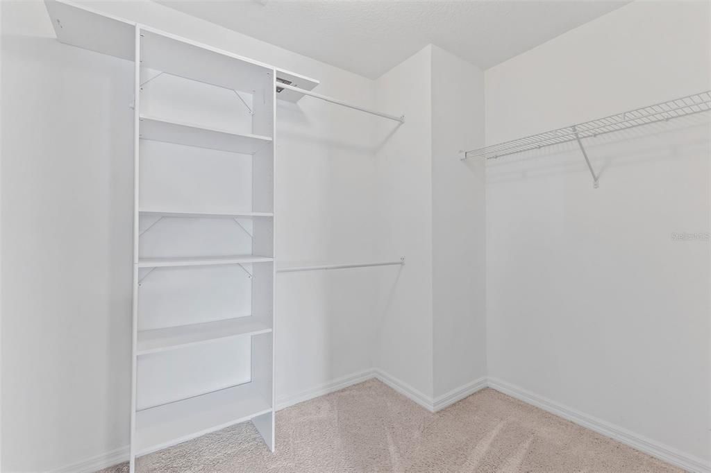 For Sale: $365,000 (4 beds, 2 baths, 2487 Square Feet)