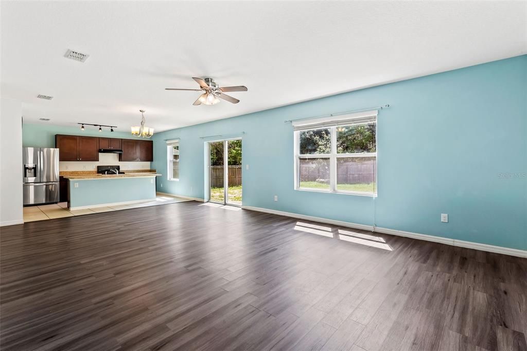 For Sale: $365,000 (4 beds, 2 baths, 2487 Square Feet)