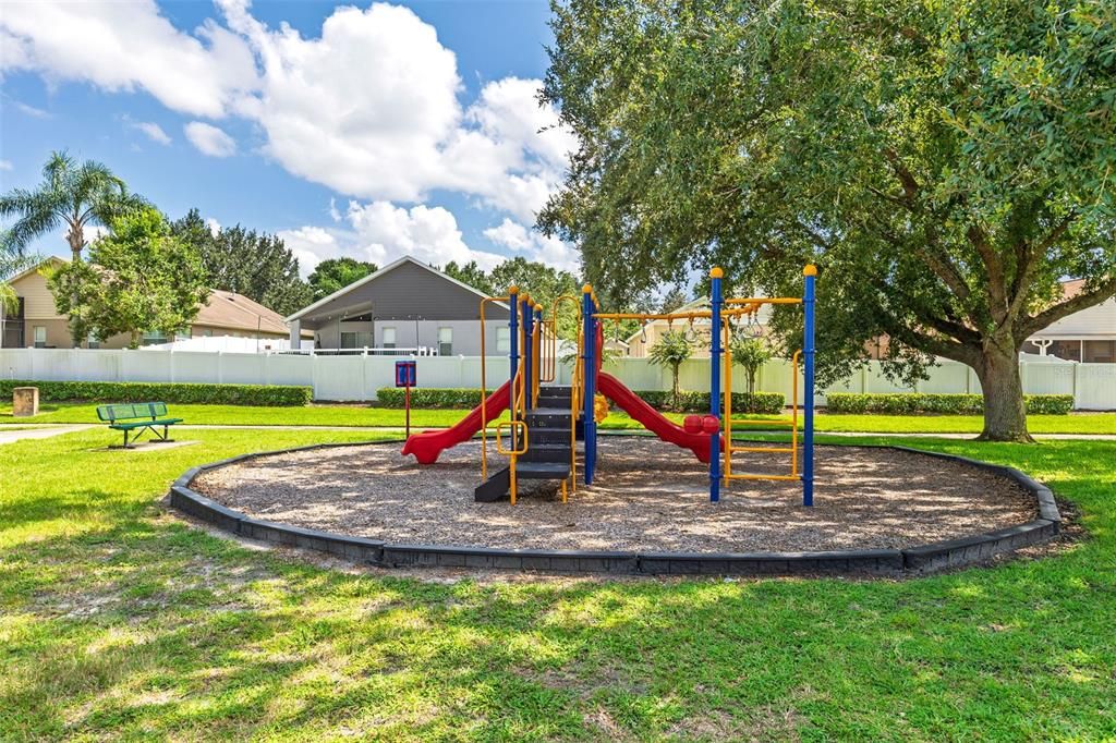 For Sale: $365,000 (4 beds, 2 baths, 2487 Square Feet)