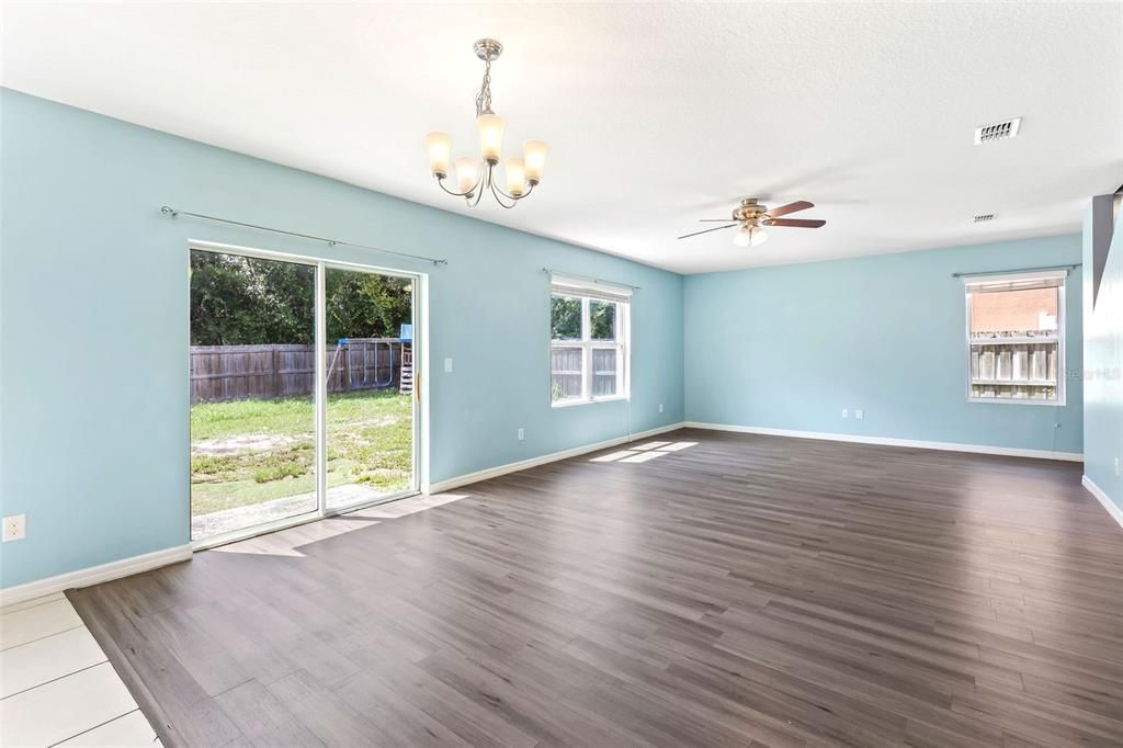 For Sale: $365,000 (4 beds, 2 baths, 2487 Square Feet)