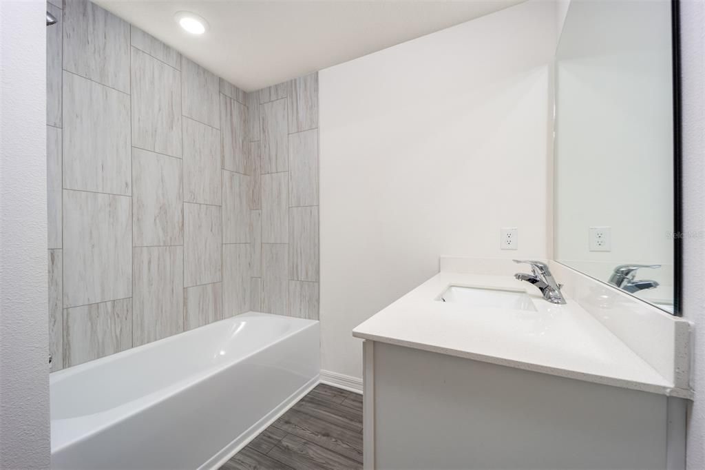 合同活跃: $247,900 (3 贝兹, 2 浴室, 1817 平方英尺)