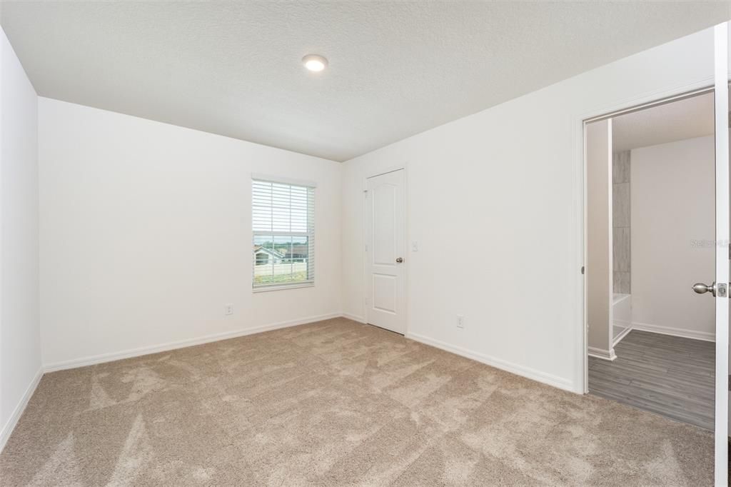 合同活跃: $247,900 (3 贝兹, 2 浴室, 1817 平方英尺)