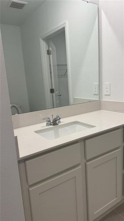 For Rent: $2,300 (5 beds, 2 baths, 2326 Square Feet)