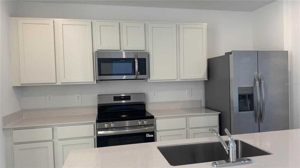 For Rent: $2,300 (5 beds, 2 baths, 2326 Square Feet)