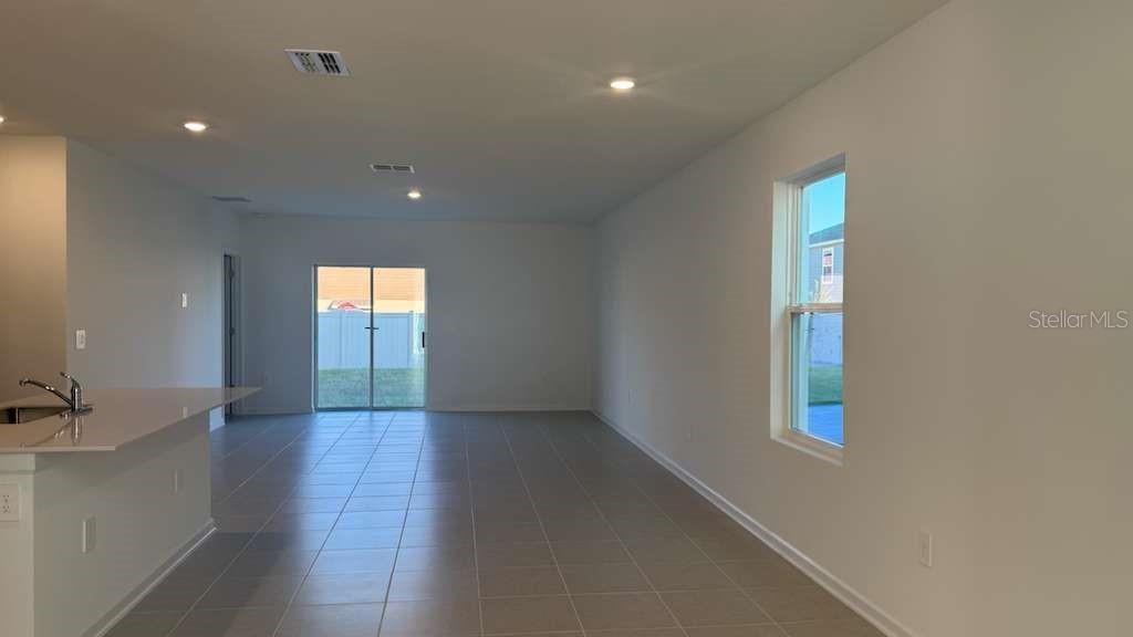 For Rent: $2,300 (5 beds, 2 baths, 2326 Square Feet)