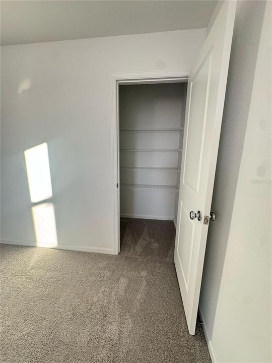 For Rent: $2,300 (5 beds, 2 baths, 2326 Square Feet)