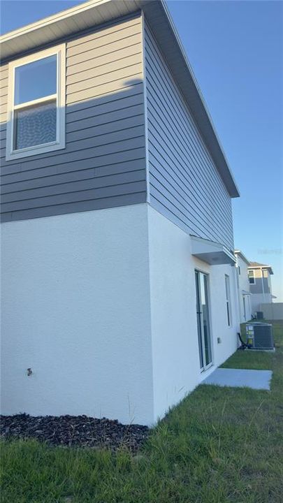 For Rent: $2,300 (5 beds, 2 baths, 2326 Square Feet)