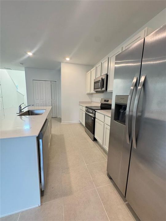 For Rent: $2,300 (5 beds, 2 baths, 2326 Square Feet)