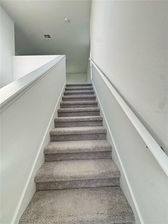 For Rent: $2,300 (5 beds, 2 baths, 2326 Square Feet)