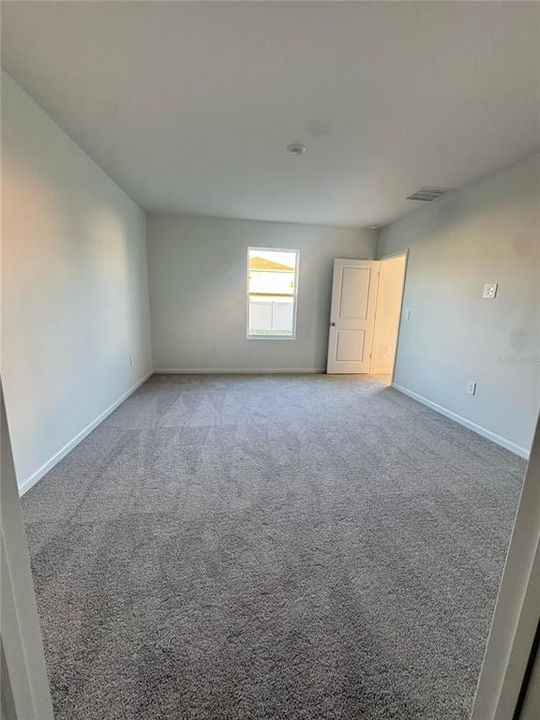 For Rent: $2,300 (5 beds, 2 baths, 2326 Square Feet)