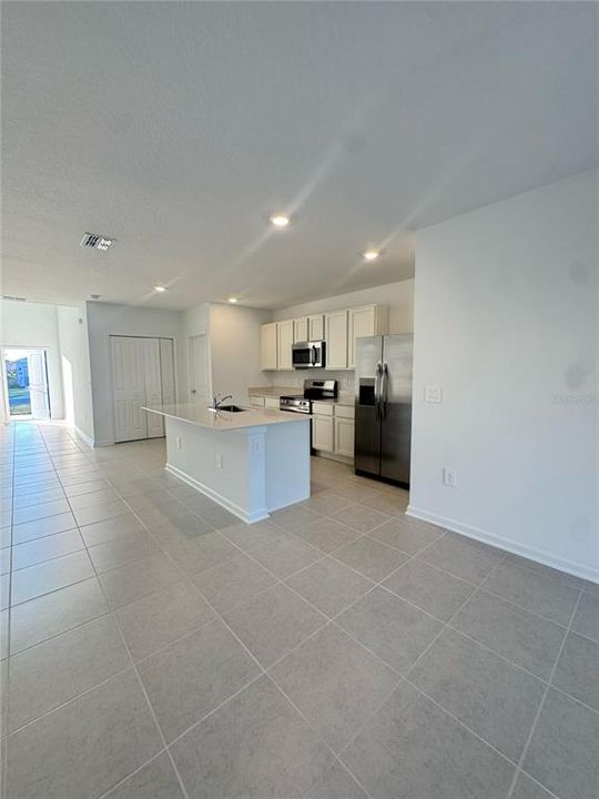 For Rent: $2,300 (5 beds, 2 baths, 2326 Square Feet)