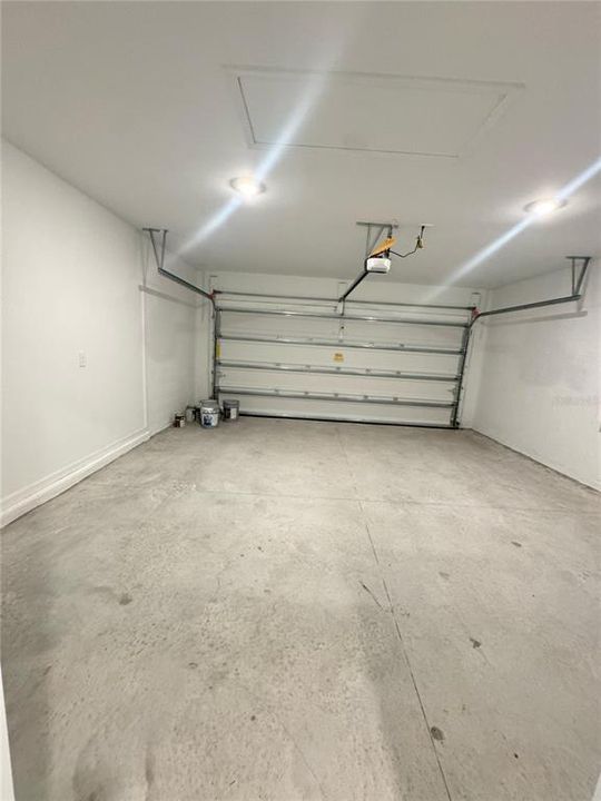 For Rent: $2,300 (5 beds, 2 baths, 2326 Square Feet)