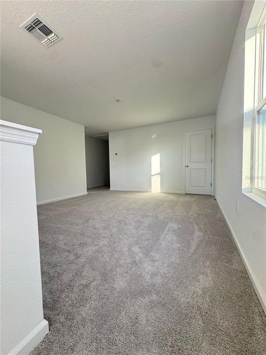 For Rent: $2,300 (5 beds, 2 baths, 2326 Square Feet)