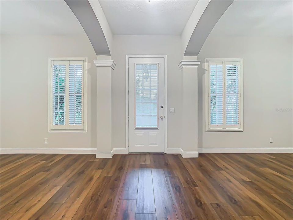 Activo con contrato: $604,950 (4 camas, 2 baños, 3334 Pies cuadrados)