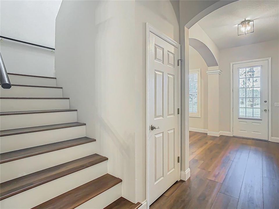 Activo con contrato: $604,950 (4 camas, 2 baños, 3334 Pies cuadrados)