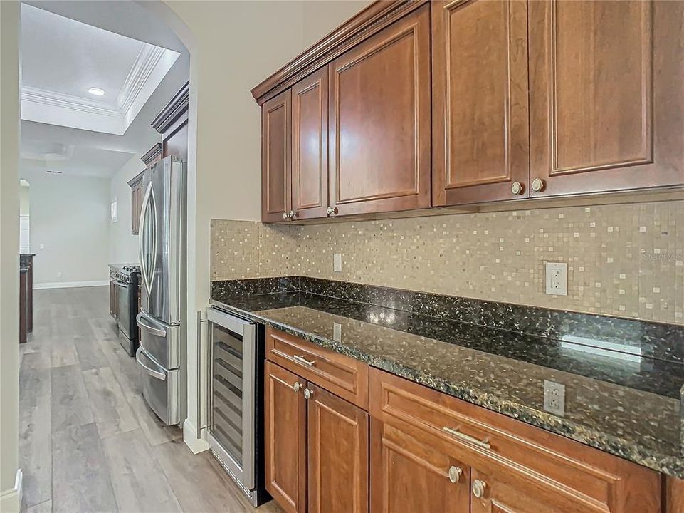 Activo con contrato: $604,950 (4 camas, 2 baños, 3334 Pies cuadrados)