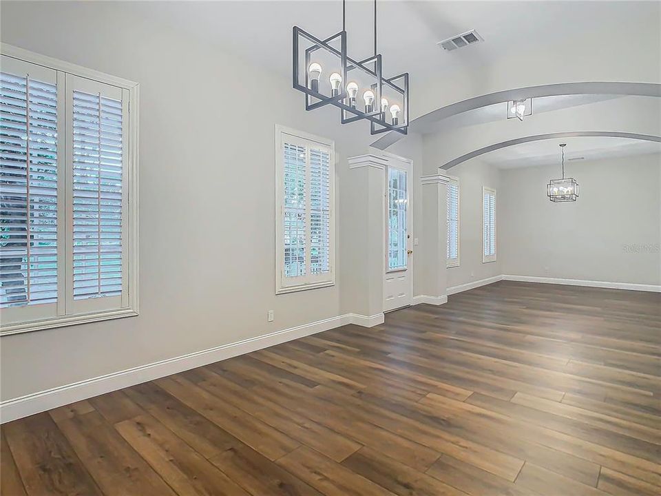 Activo con contrato: $604,950 (4 camas, 2 baños, 3334 Pies cuadrados)