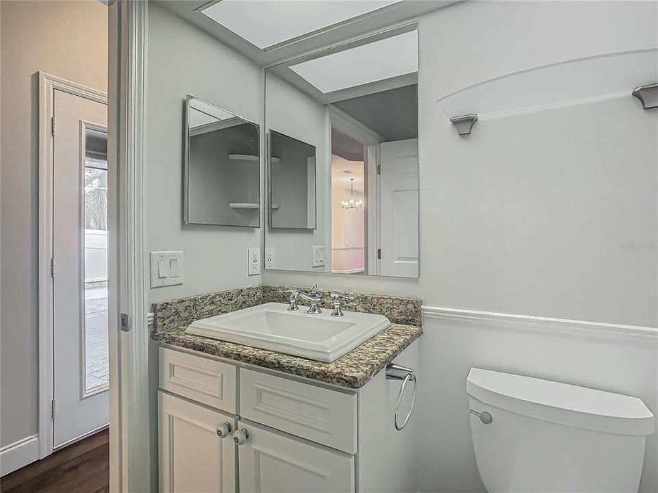 Activo con contrato: $604,950 (4 camas, 2 baños, 3334 Pies cuadrados)