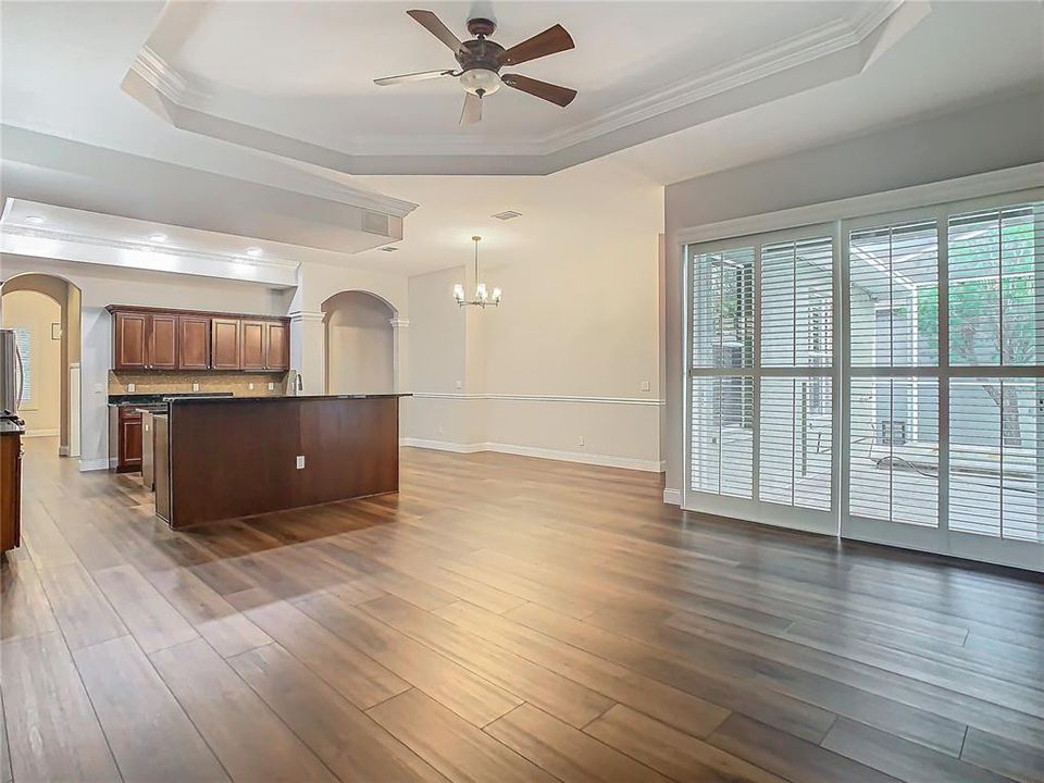 Activo con contrato: $604,950 (4 camas, 2 baños, 3334 Pies cuadrados)