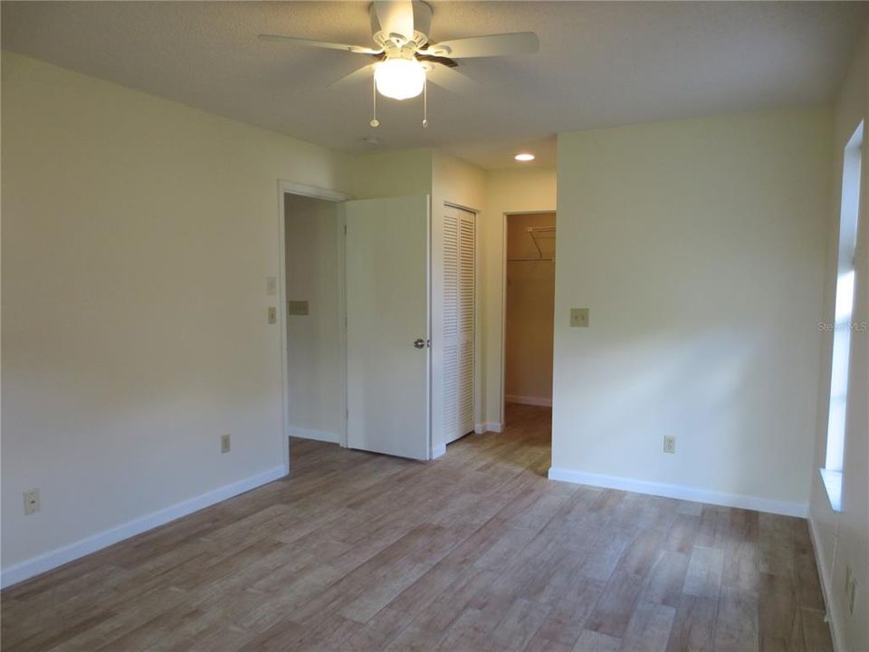 Active With Contract: $2,550 (2 beds, 2 baths, 1249 Square Feet)