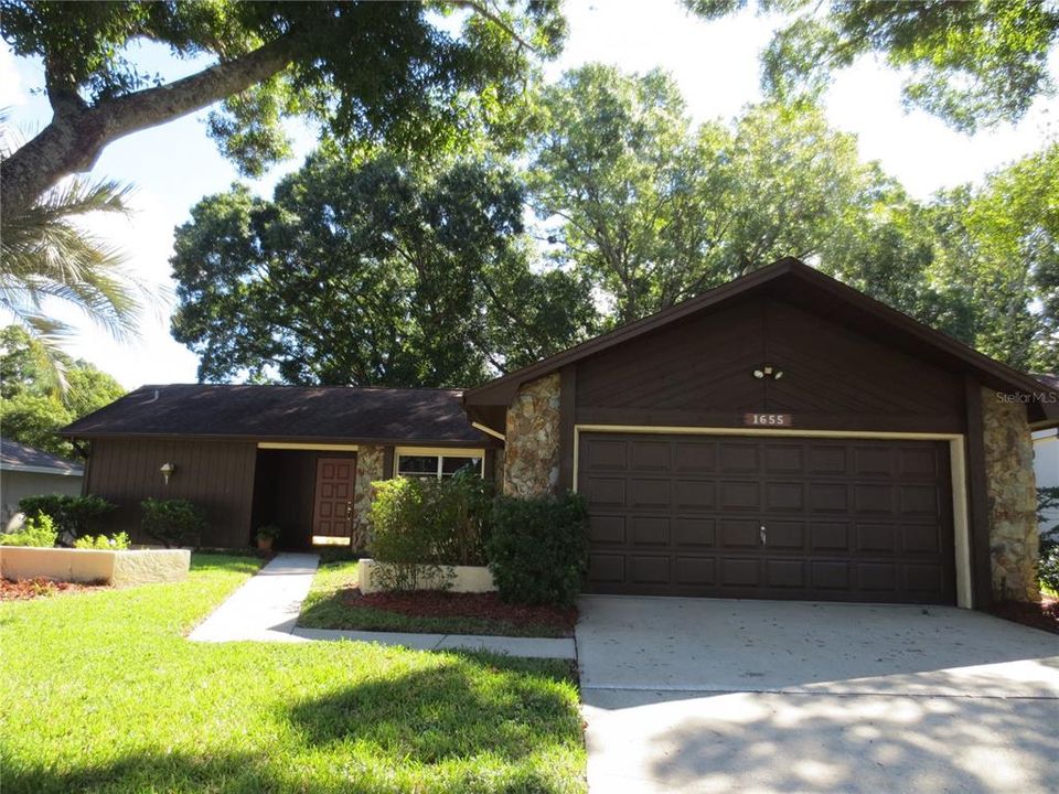 Active With Contract: $2,550 (2 beds, 2 baths, 1249 Square Feet)