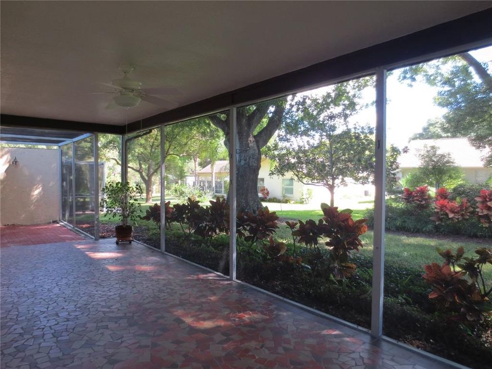 Active With Contract: $2,550 (2 beds, 2 baths, 1249 Square Feet)