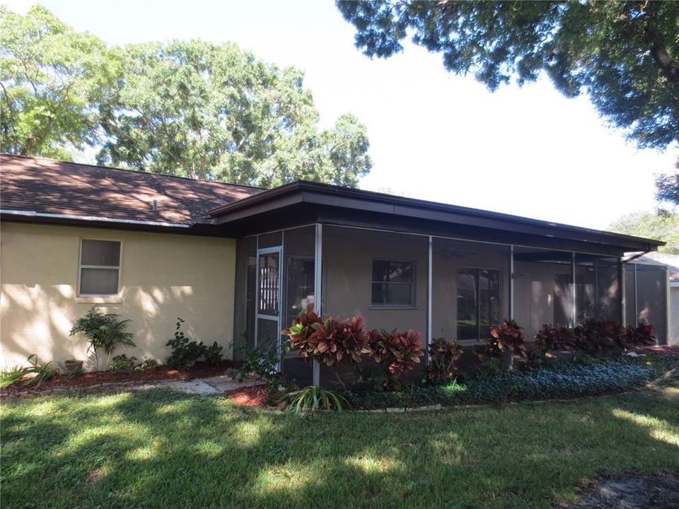 Active With Contract: $2,550 (2 beds, 2 baths, 1249 Square Feet)