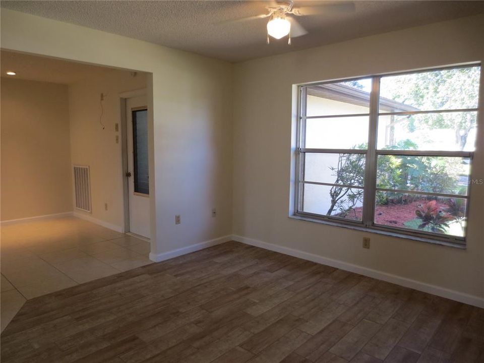 Active With Contract: $2,550 (2 beds, 2 baths, 1249 Square Feet)