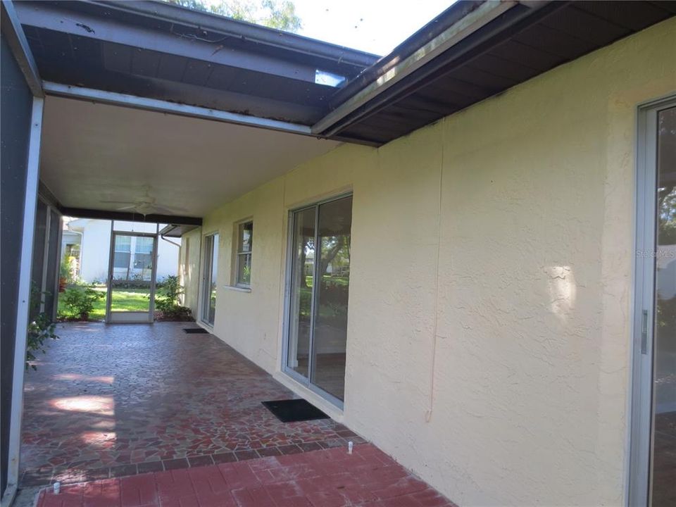 Active With Contract: $2,550 (2 beds, 2 baths, 1249 Square Feet)