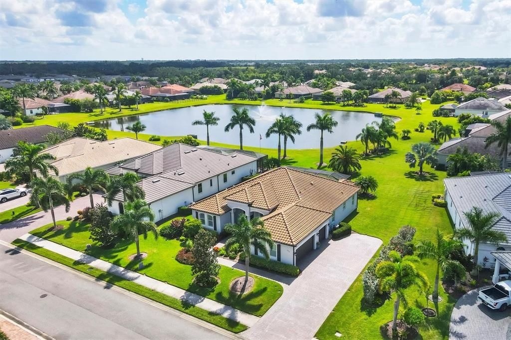 合同活跃: $745,000 (3 贝兹, 2 浴室, 2485 平方英尺)